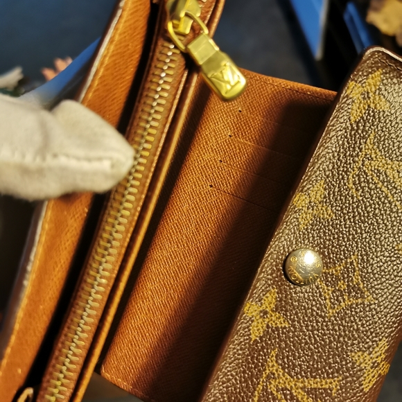 Sold of PM. 💯% Authentic LV Alexander Mediem Wallet - Picture 10 of 15